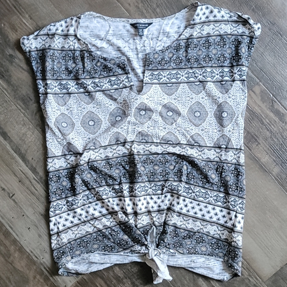 EUC- Lucky Brand, Geometric shape shirt. Size-S.